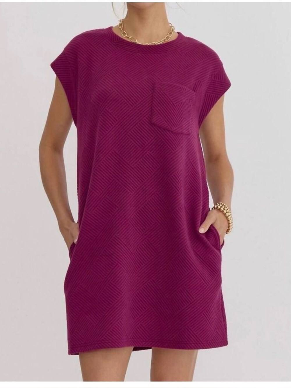NWT entro Textured Cap Sleeve Shift Dress.